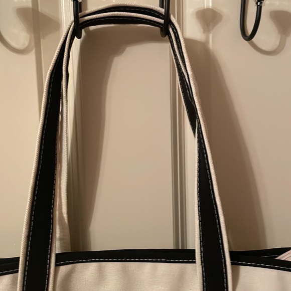 An A Monogrammed Tote! - Picture 4 of 7